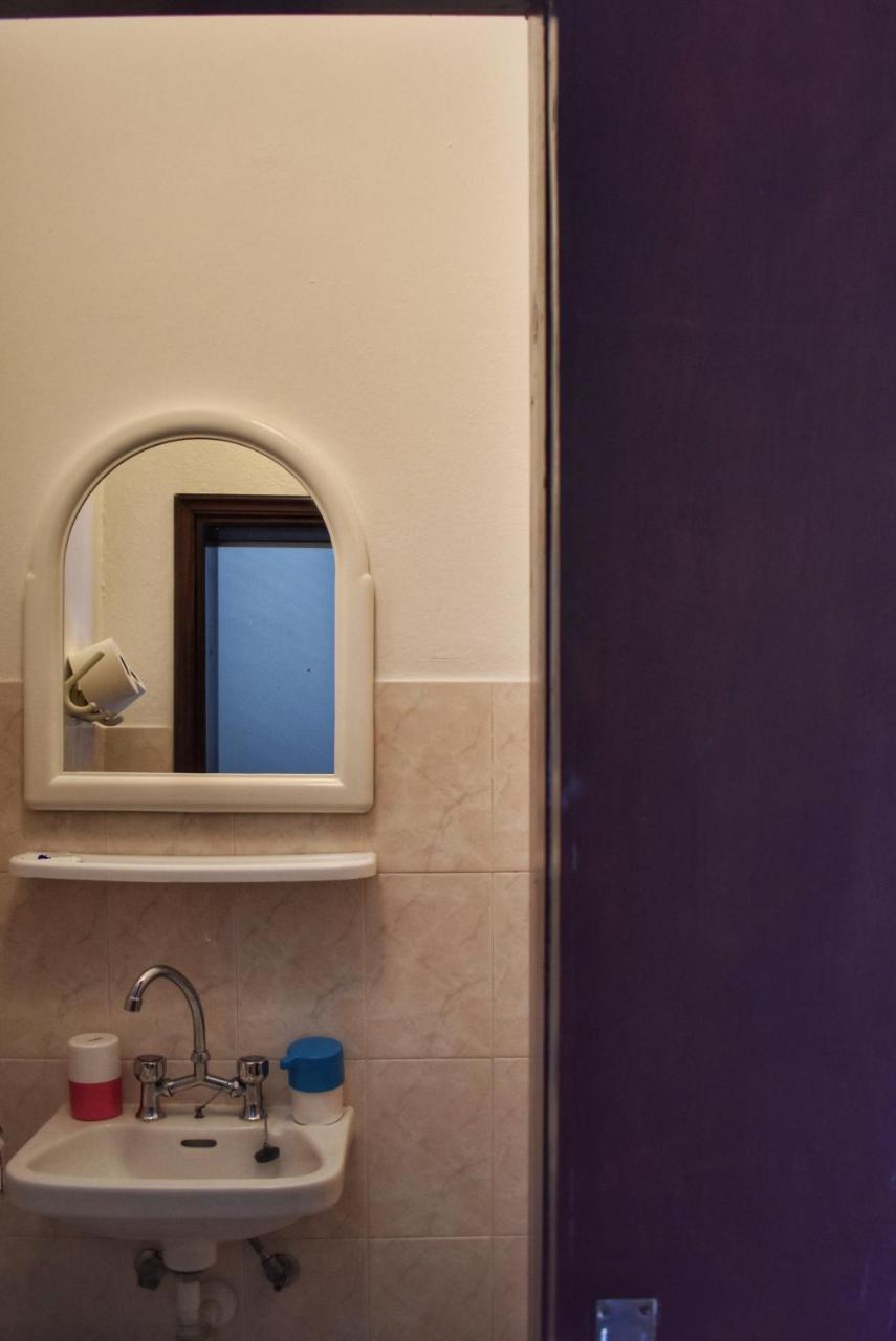 Hotel Alisahni Vári Esterno foto